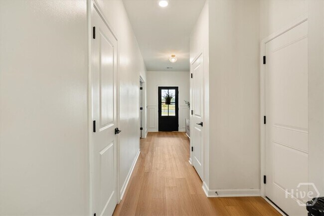 Building Photo - 114 Travelers Dr