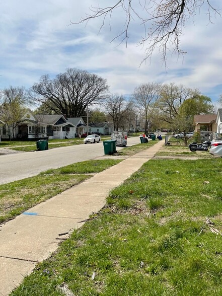 Building Photo - 1764 E Johns Ave