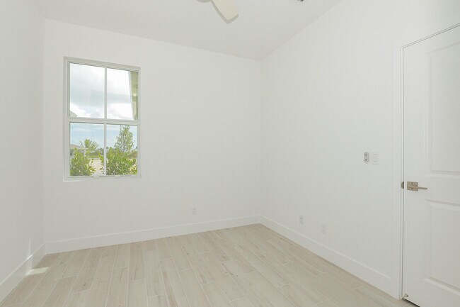 Building Photo - 10307 Dreamweaver Rd