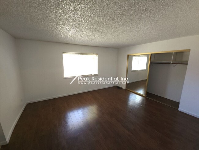 Building Photo - Cute Florin Area 3bd/2ba House with 2 Car ...