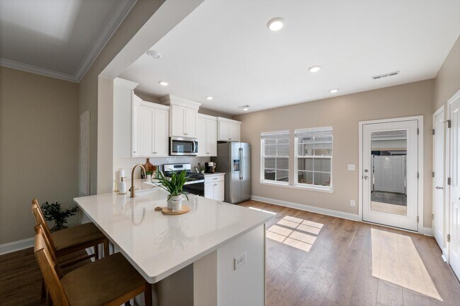 Building Photo - 3255 Tasker Dr