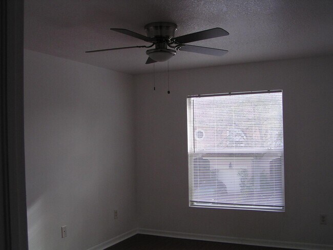 Building Photo - 312 River Bluff Ln