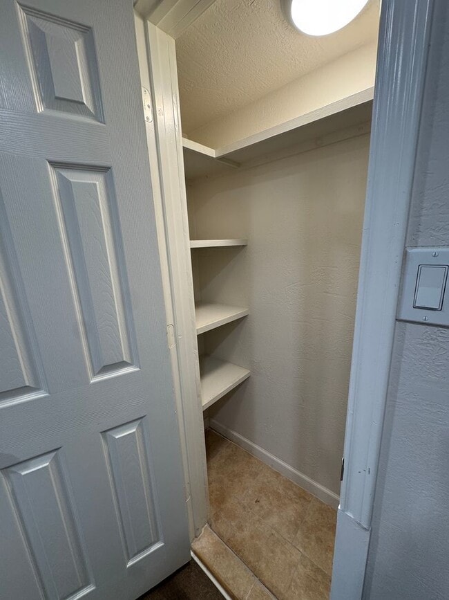 Building Photo - Located in Southlawn!!! 3/2 CH/A