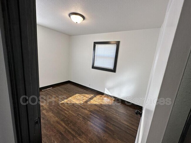 Building Photo - 6254 N Independence St