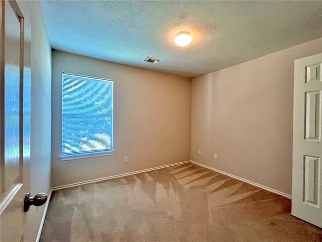 Building Photo - 16219 Sandy Path Ln