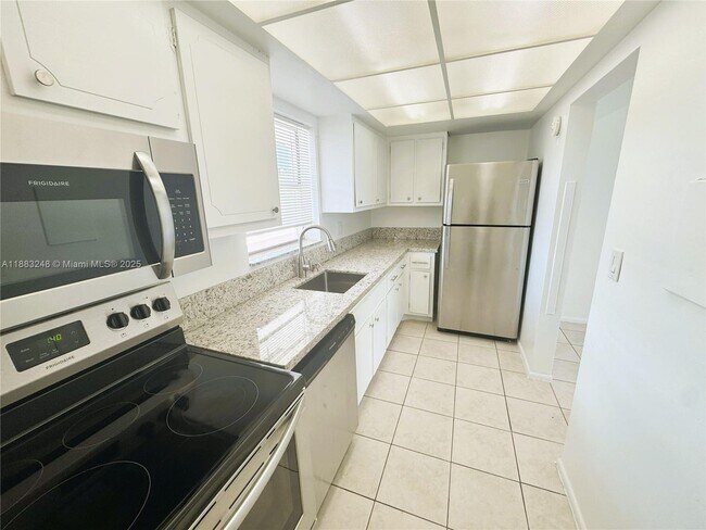 Primary Photo - 7340 SW 82nd St