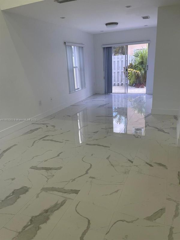 Building Photo - 7030 SW 41st Pl