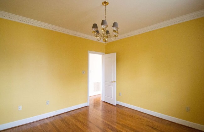 Building Photo - Elegant 4Bd/4Bth Brick Colonial