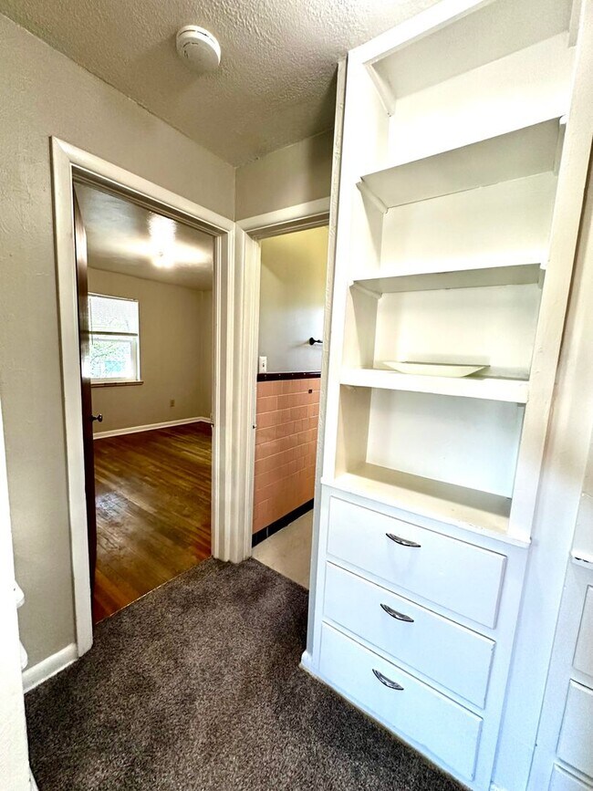 Building Photo - Charming 2 bedroom on Uintah