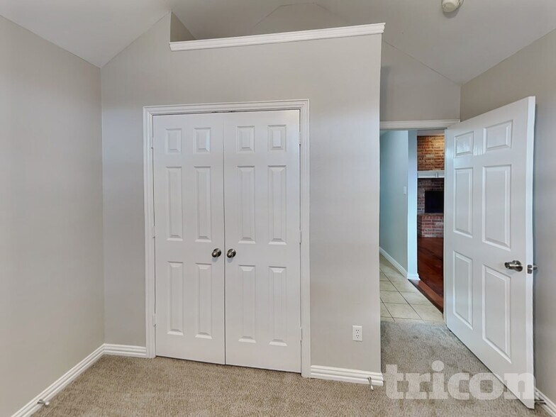 Building Photo - 100 Palomino Dr