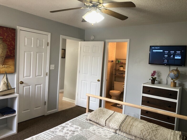 Master suite with his and hers closets and full bathroom - 324 Atlantic Ave