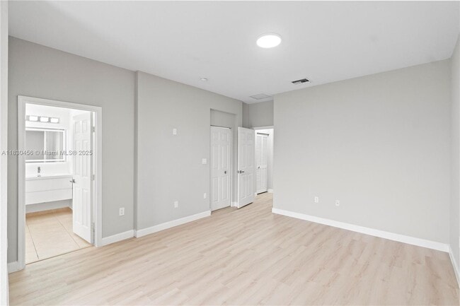 Building Photo - 10761 NW 75th St