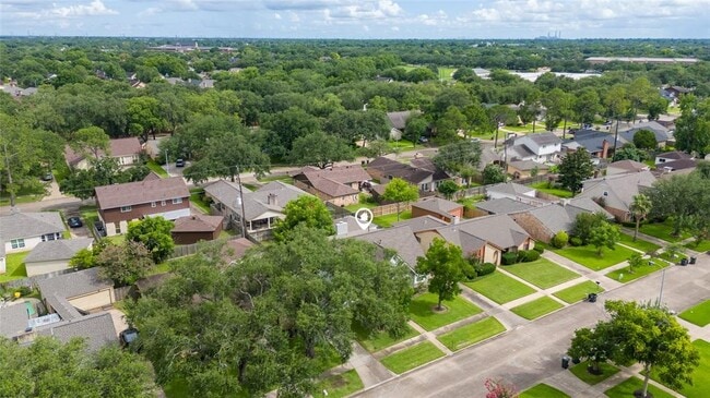 Building Photo - 2815 Field Line Dr