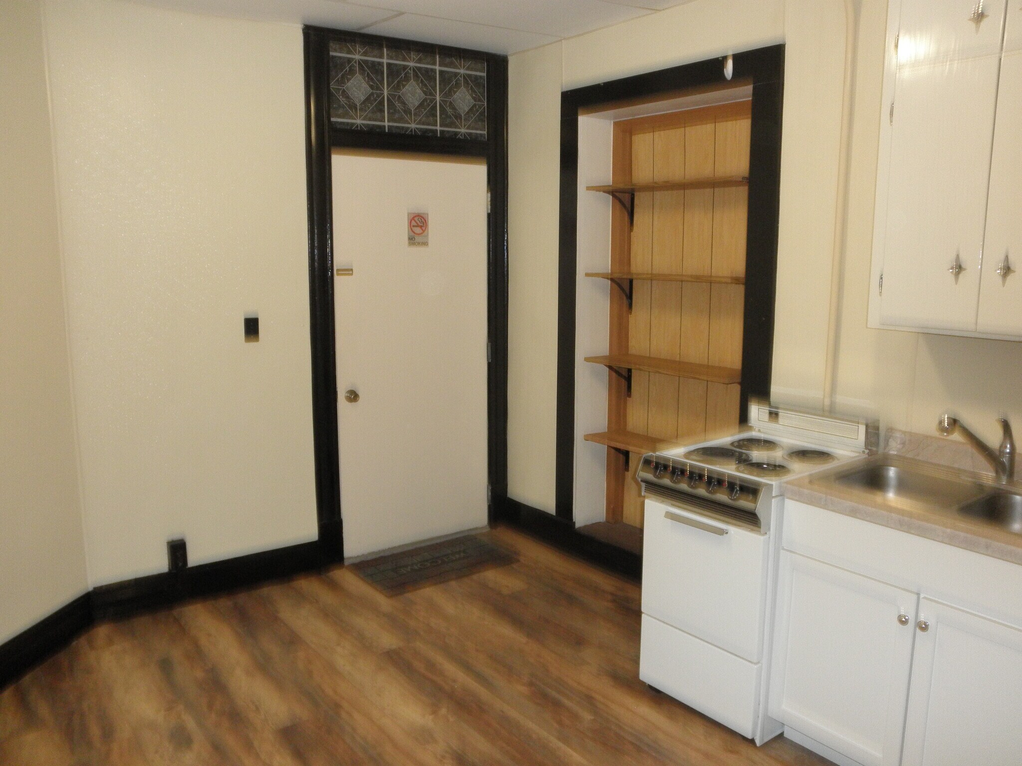 Building Photo - 24 Main St S