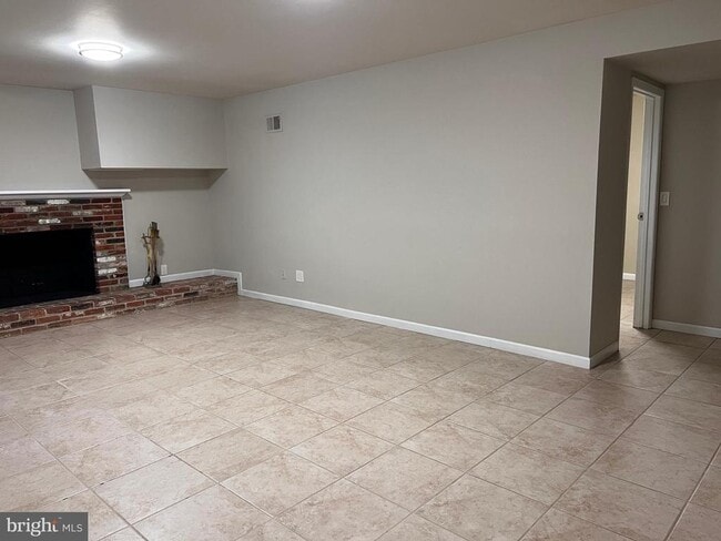 Building Photo - 9104 Hamilton Dr
