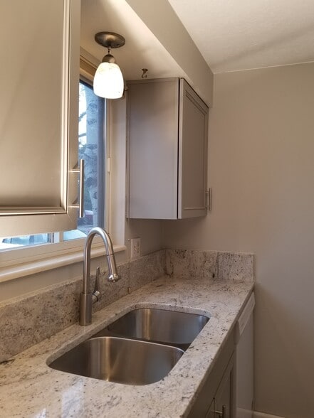 Building Photo - 1030 Davidson Dr