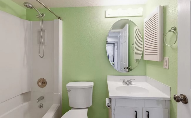 Building Photo - 2 Bedroom 1.75 Bath Condo in Lynnwood
