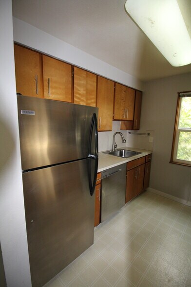 Kitchen - 4614 Lower Dr