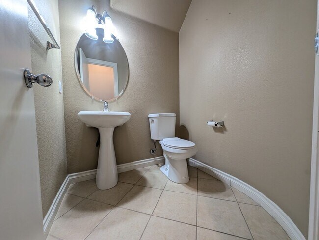 Building Photo - 7550 Morisset Ave