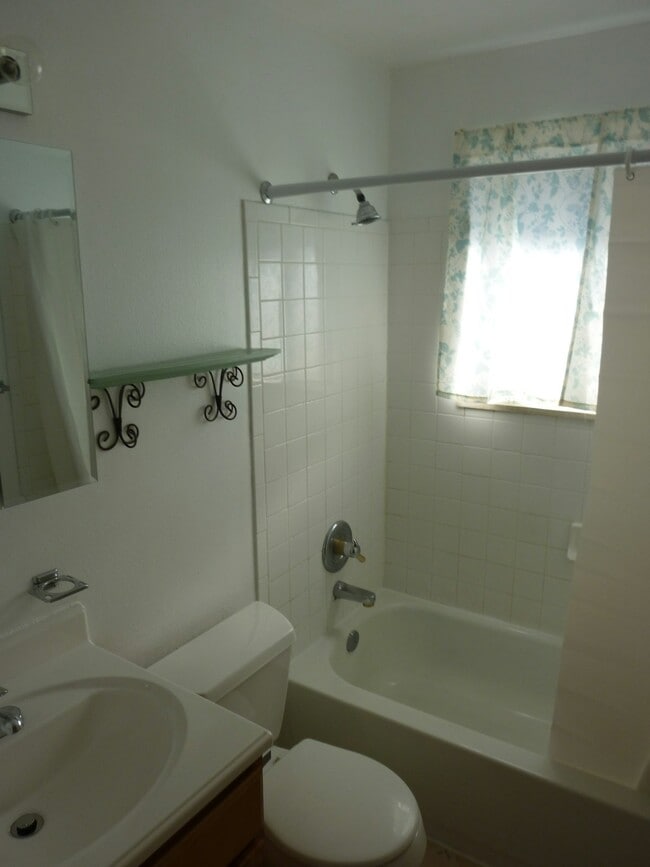 Building Photo - 2955-2959 Newton St