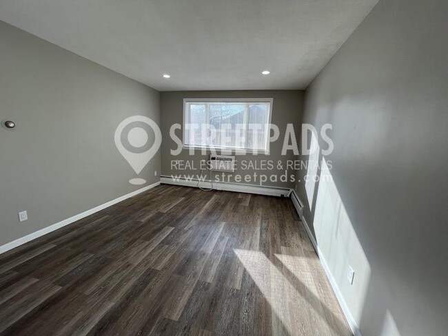 Building Photo - 2 bedroom in Boston MA 02130