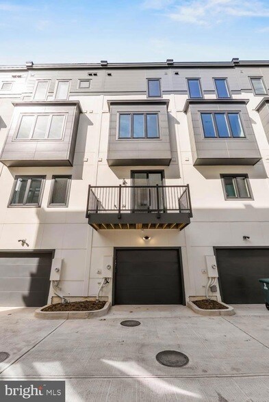 Building Photo - 2607 1st St NW