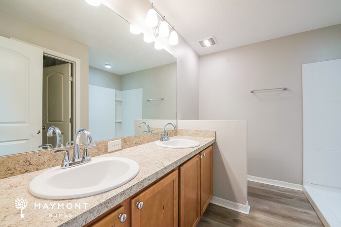 Building Photo - 652 Chatham Walk Dr