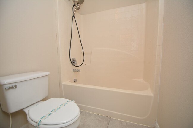 Building Photo - 47 Buttermill Dr