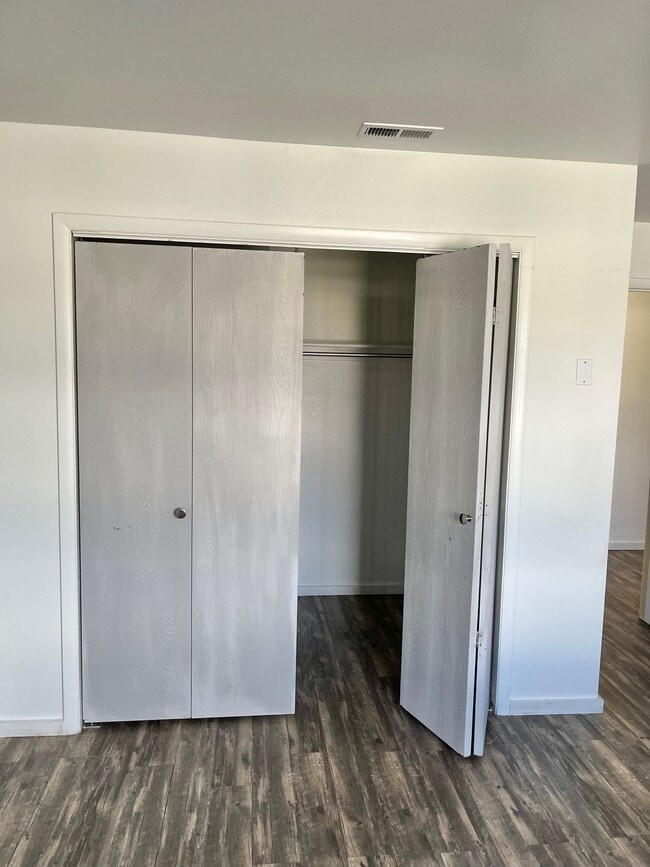 Building Photo - Pheasant Glen Town House #12