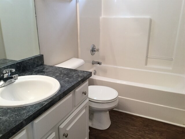 Building Photo - 121 Luna Lane