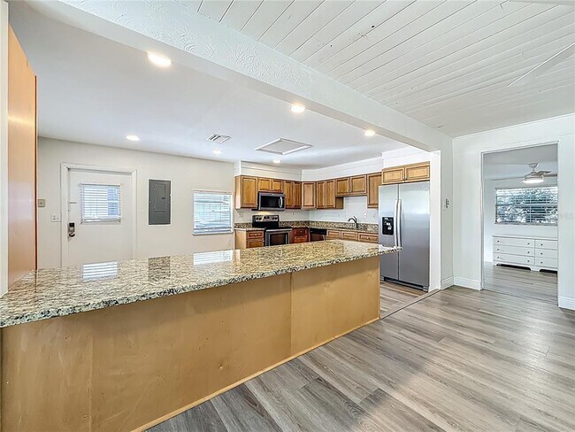 Building Photo - 424 72nd St N