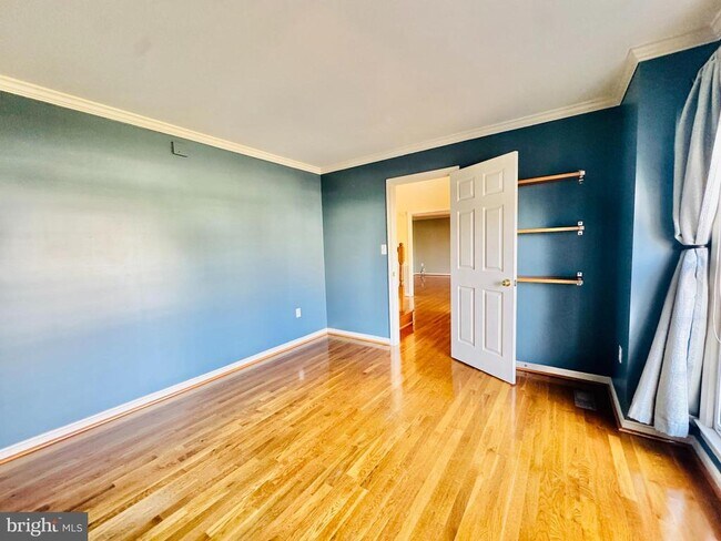 Building Photo - 28 Scotland Cir