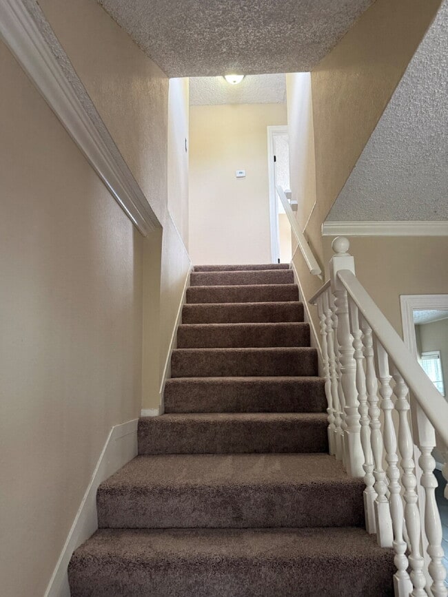 Building Photo - Spacious 4 Bedroom 2.5 Bathroom Hayward Home with Fresh Paint and New Carpet