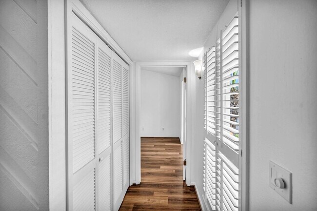 Building Photo - 100 Bay Point Dr