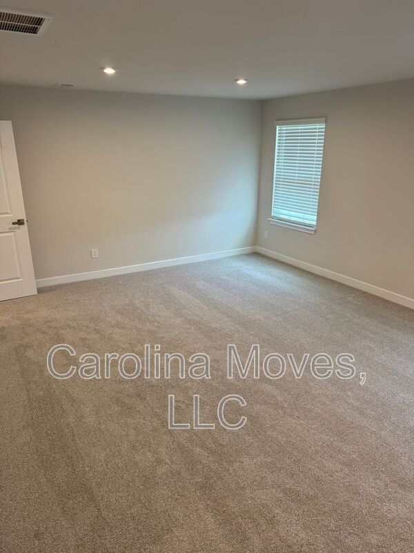 Building Photo - 7071 Glass Ct