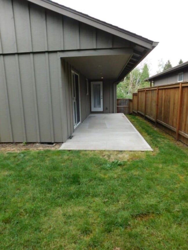 Building Photo - 3Bd/2Ba Single Story Home - For viewing beginning 4/27/2026!