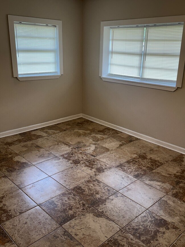 Building Photo - 221 Farrell St