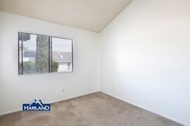 Building Photo - 2027 Emerald St