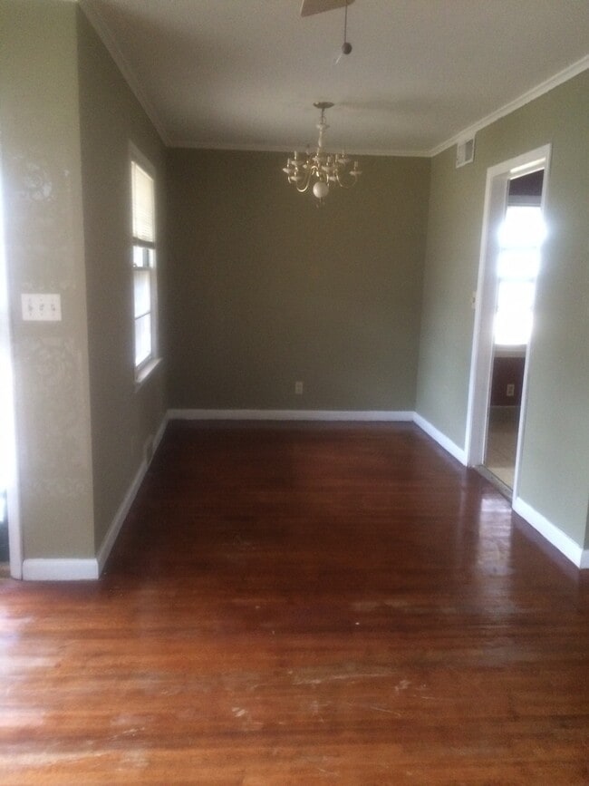 Building Photo - 3 Bedroom 1 Bath home in the cove
