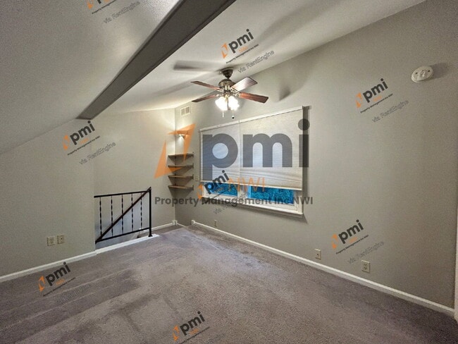 Building Photo - 703 Elm St