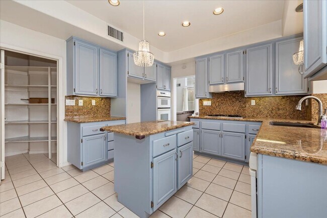Building Photo - Lakefront Home for Lease – Panoramic Views...