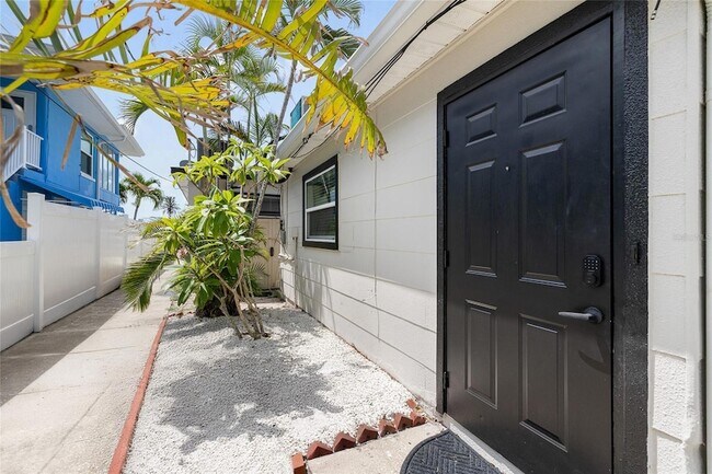 Building Photo - 231 E Madeira Ave