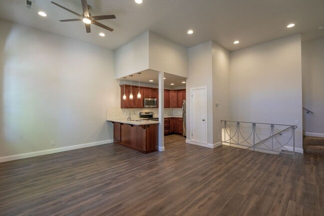 Building Photo - Fully Remodeled Townhome in the Heart of D...