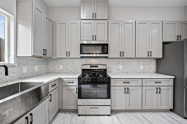 Building Photo - 5027 Dickens Rd