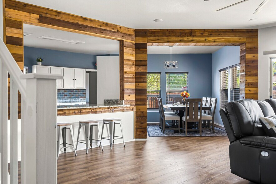 Building Photo - 311 Evening Grosbeak Dr