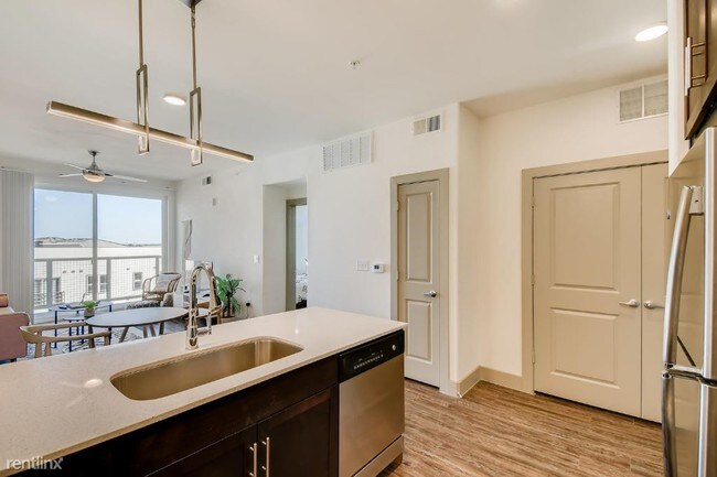 Building Photo - 1 br, 1 bath Apartment - 3000 Kramer Ln