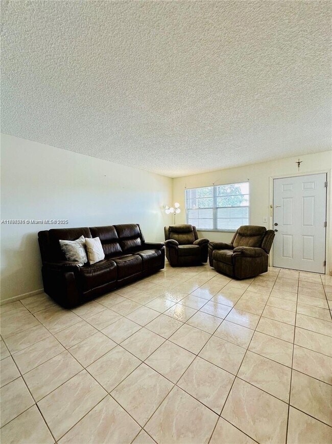 Building Photo - 551 SW 135th Ave