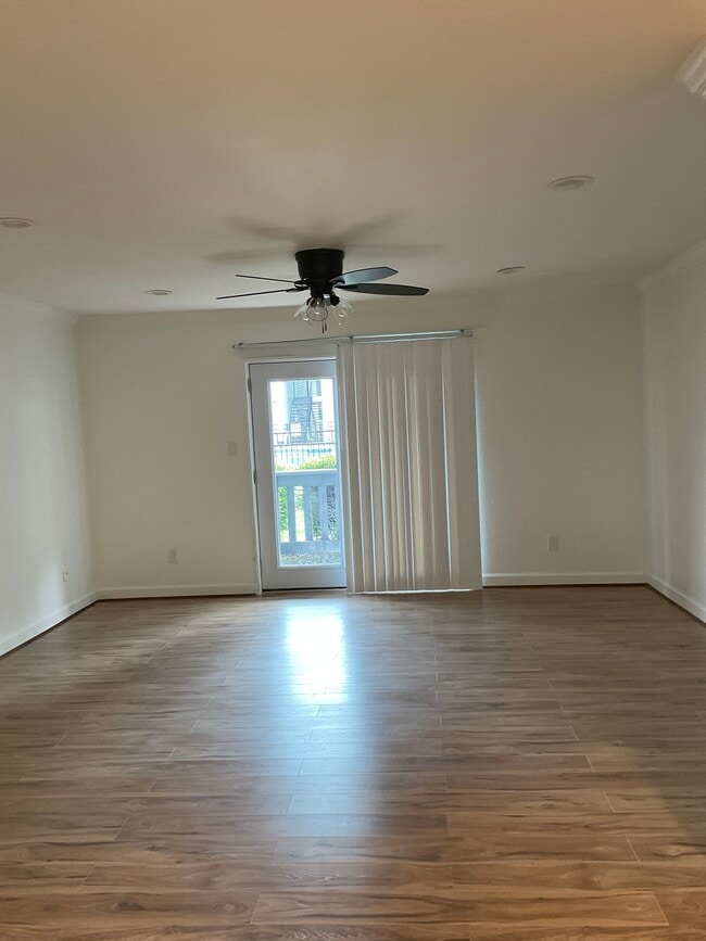 Building Photo - 1019 Woodland Vlg