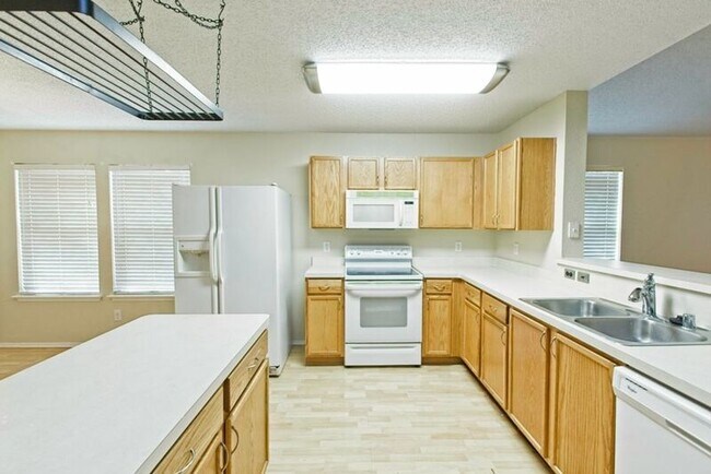 Building Photo - 1118 Water Oak Way