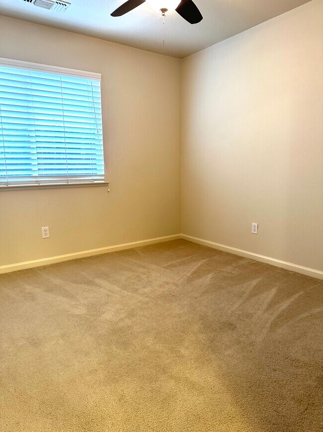 Building Photo - 238 Westbury Ln